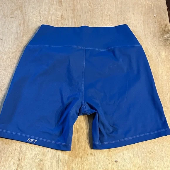 SET Active Blue Athletic Shorts and Top - Picture 4 of 4